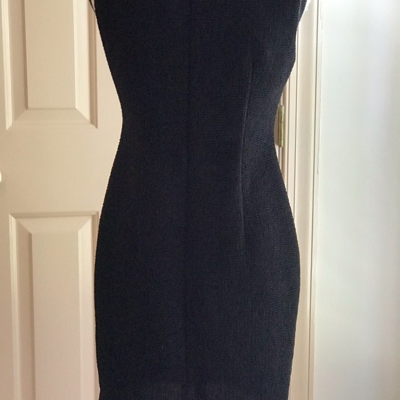 Black dress - Picture 3 of 8